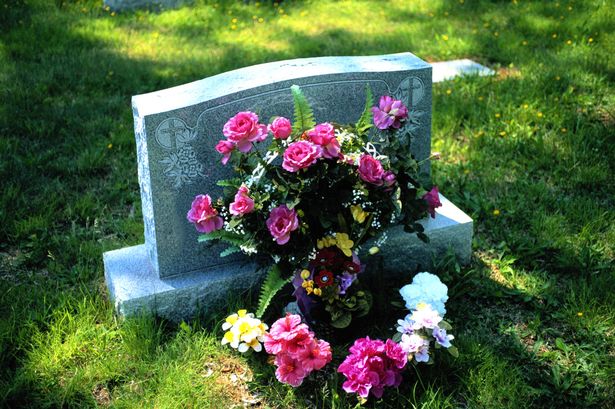 Etiquette for Grave Flowers, Wreaths & More